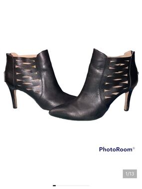 Adrienne Vittadini Black Leather Cut Out Ankle Boots Booties - Size 8.5